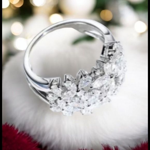 Jewelry - Full Petal Zircon Ring